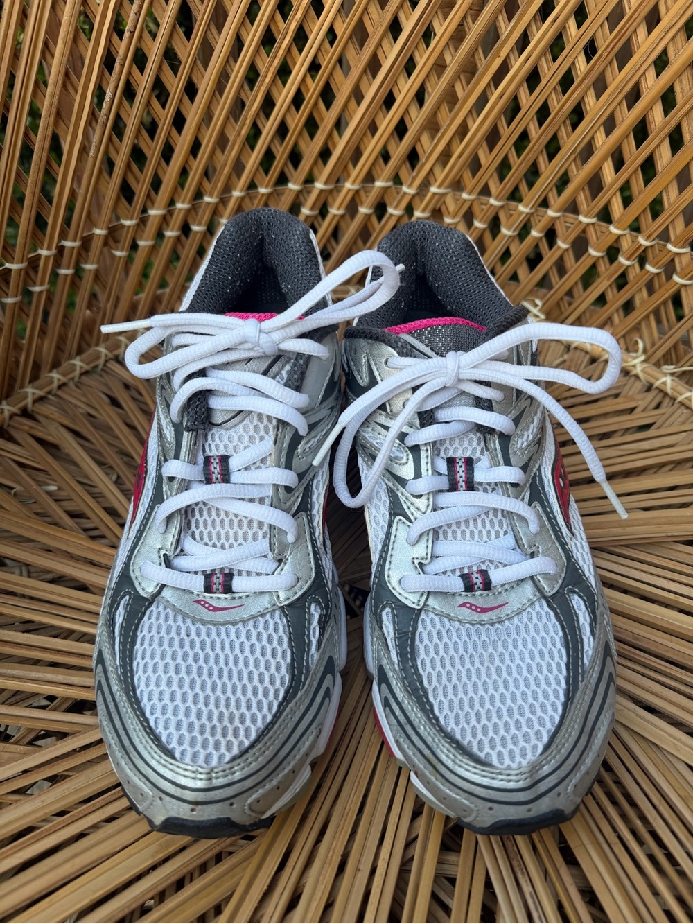 Saucony White, Silver & Pink Women's Running Shoes 9.5 - Picture 2 of 10
